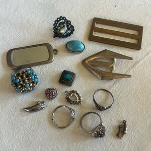 Old Vintage Jewelry; lot of 16 Items.
